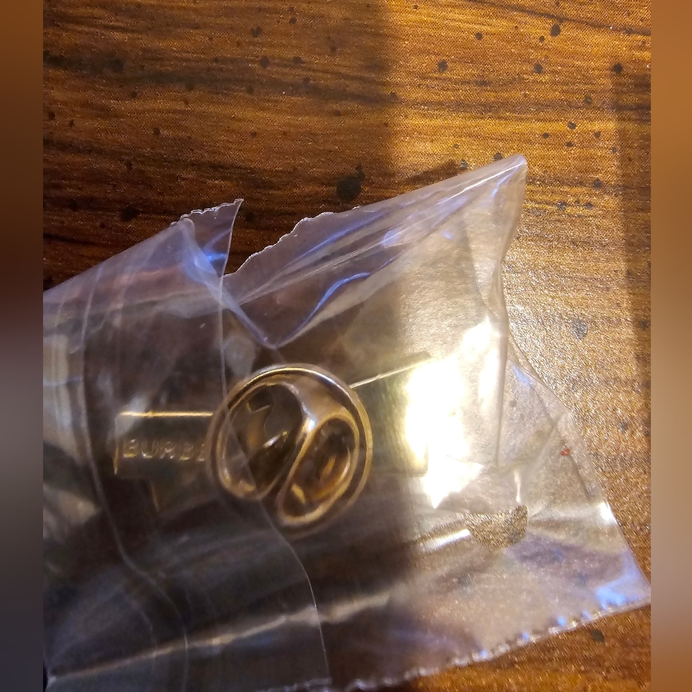 Burberry London Themed Pin Set - Picture 9 of 11